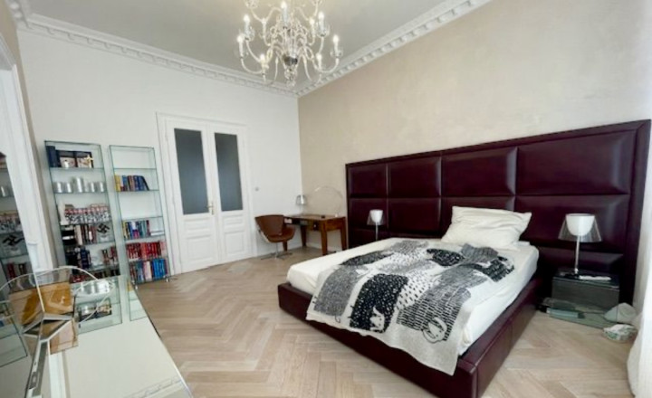 Luxusný 3- izbový byt v historickej budove s balkónom na prenájom v Starom meste - fotografia 5