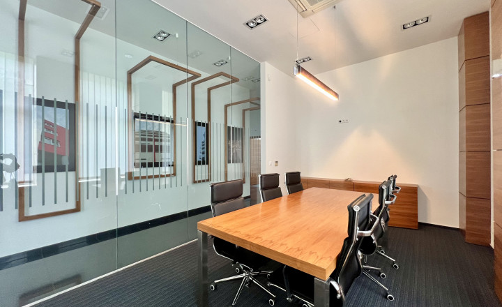 Elegant air- conditioned office space with parking for rent in Karlová Ves - fotografia 10