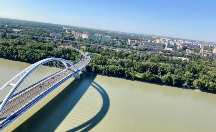 Krásny klimatizovaný 2- izbový byt v Eurovea tower s lodžiou na prenájom v Starom meste - fotografia 17