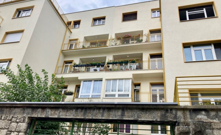 Kompletne zrekonštruovaný 3- izbový byt s balkónom na prenájom v Starom meste - fotografia 8