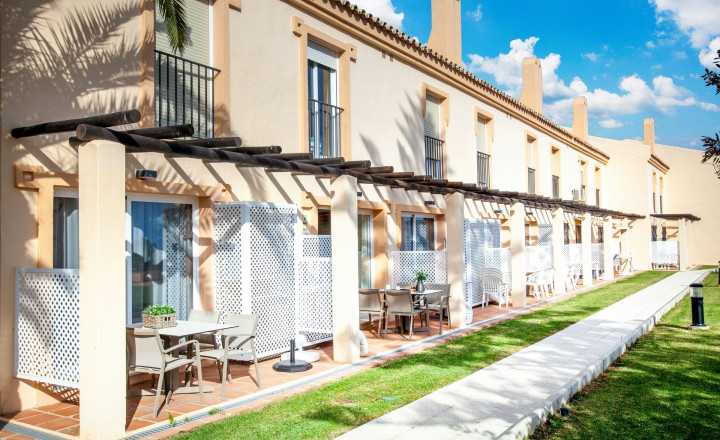 Priestranné apartmány na predaj v Španielsku na pobreží Costa del Sol - fotografia 2