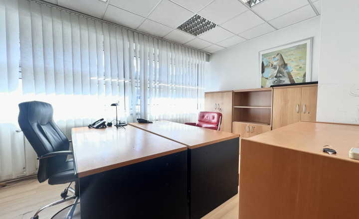 Administratívne priestory s vlastným vchodom, terasou a parkovaním na predaj v Starom meste - fotografia 5
