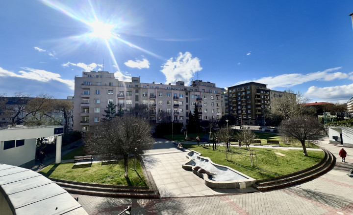 Administratívne priestory s vlastným vchodom, terasou a parkovaním na predaj v Starom meste - fotografia 19