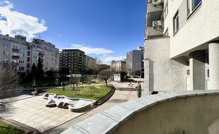 Administratívne priestory s vlastným vchodom, terasou a parkovaním na predaj v Starom meste - fotografia 21
