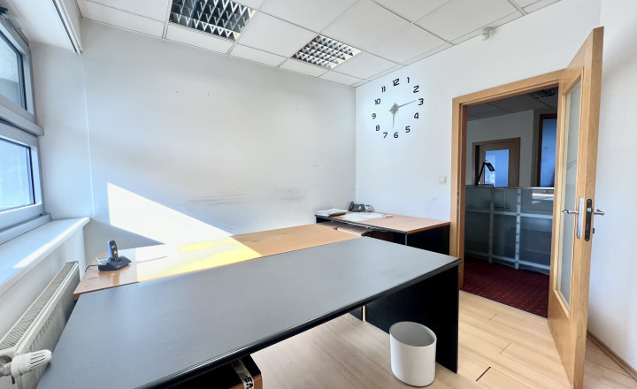 Administratívne priestory v centre s vlastným vchodom, terasou a parkovaním - fotografia 6