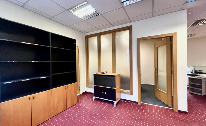 Administratívne priestory v centre s vlastným vchodom, terasou a parkovaním - fotografia 11