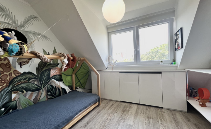 Dvojpodlažný 6- izbový rodinný dom so záhradou na predaj v Rajke - fotografia 17