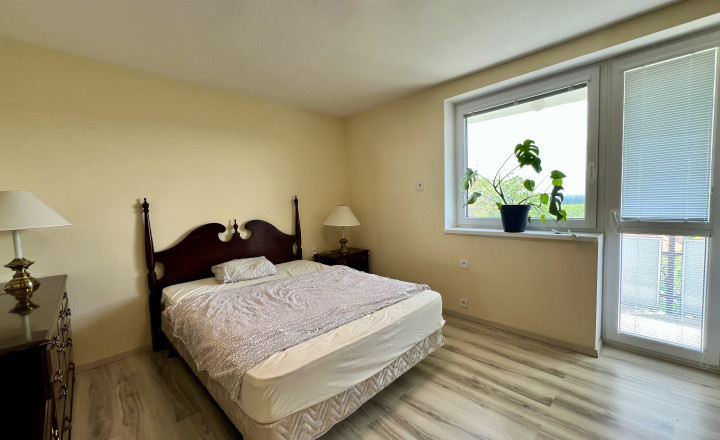 Two-storey 4- bedroom family house with terrace for rent in Karlová Ves - fotografia 21
