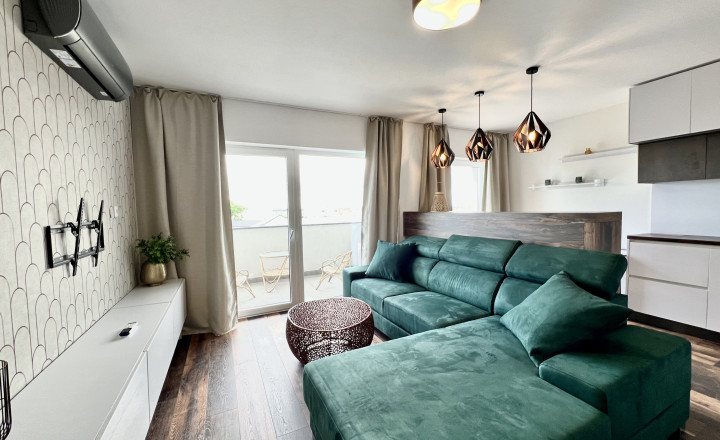 Modern 1-bedroom apartment with balcony and parking for sale in Rovinka - fotografia 4