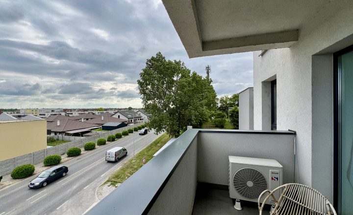 Modern 1-bedroom apartment with balcony and parking for sale in Rovinka - fotografia 11
