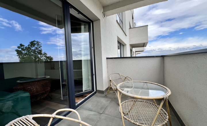 Modern 1-bedroom apartment with balcony and parking for sale in Rovinka - fotografia 10