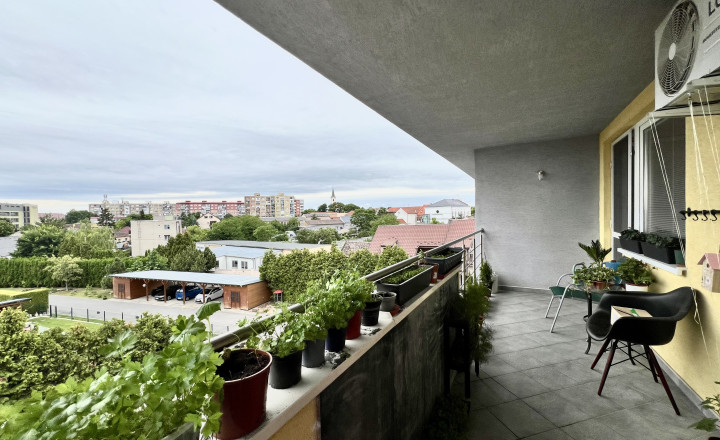 Spacious 2- bedroom apartment with terrace for sale in Senec - fotografia 1