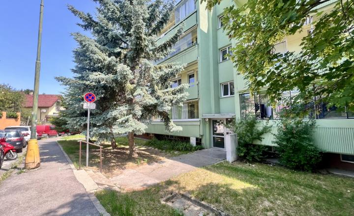 1- izbový byt s lodžiou v pôvodnom stave na predaj v Rači PREDANÝ - fotografia 1