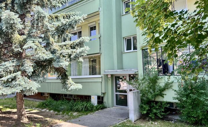 1- izbový byt s lodžiou v pôvodnom stave na predaj v Rači PREDANÝ