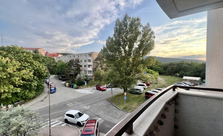 Priestranný 3-izbový byt s dvomi terasami na predaj v Dúbravke - fotografia 13