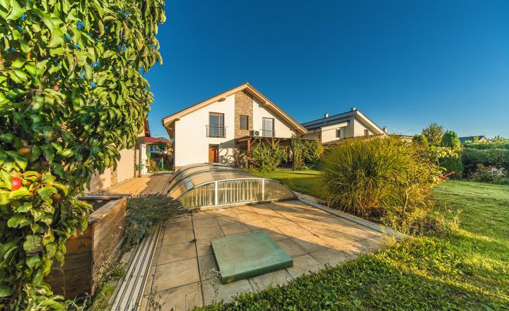 6-room family house 260 m2, with swimming pool and garden in Stupava