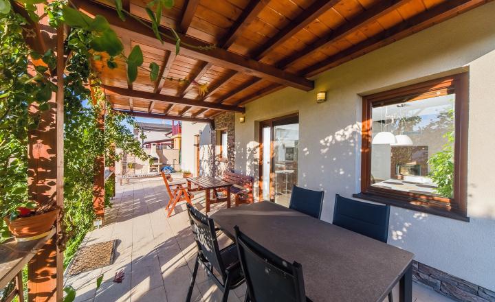 6-room family house 260 m2, with swimming pool and garden in Stupava - fotografia 3
