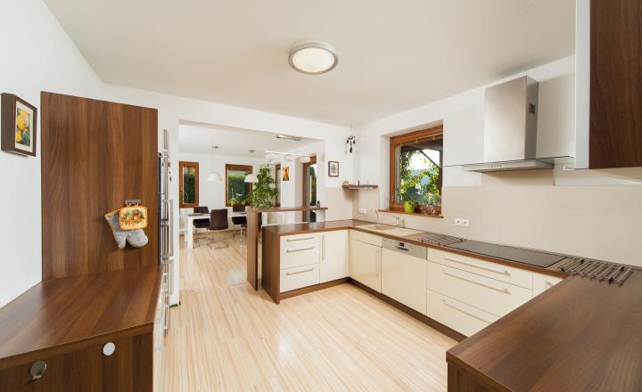 6-room family house 260 m2, with swimming pool and garden in Stupava - fotografia 9