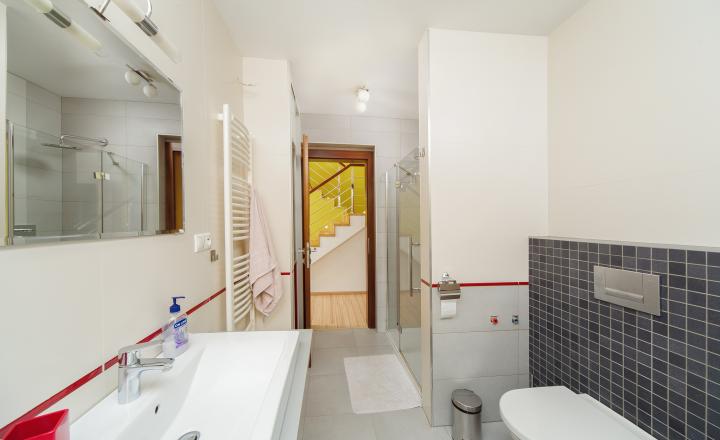 6-room family house 260 m2, with swimming pool and garden in Stupava - fotografia 8
