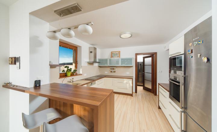 6-room family house 260 m2, with swimming pool and garden in Stupava - fotografia 10