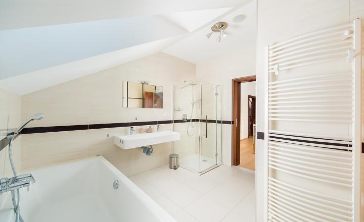 6-room family house 260 m2, with swimming pool and garden in Stupava - fotografia 16