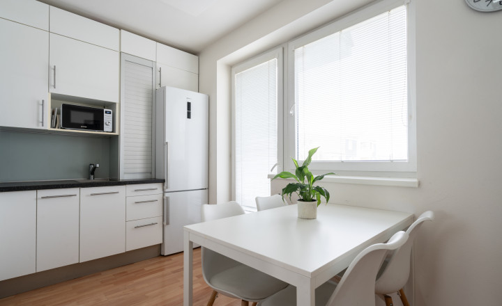 Spacious 2- bedroom apartment with balcony for sale in Vrakuna - fotografia 3