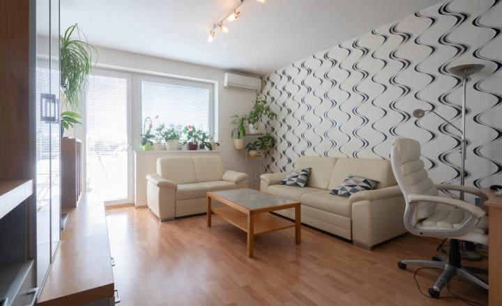 Priestranný 3- izbový byt s balkónom na predaj vo Vrakuni