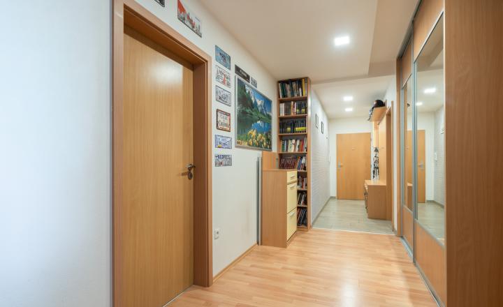 Priestranný 3- izbový byt s balkónom na predaj vo Vrakuni - fotografia 9