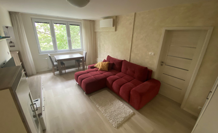 Príjemný 2,5- izbový byt s balkónom na prenájom v Ružinove