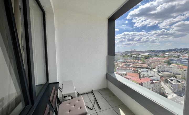Nadštandardný 2- izbový byt s lodžiou na prenájom v Starom meste - fotografia 10
