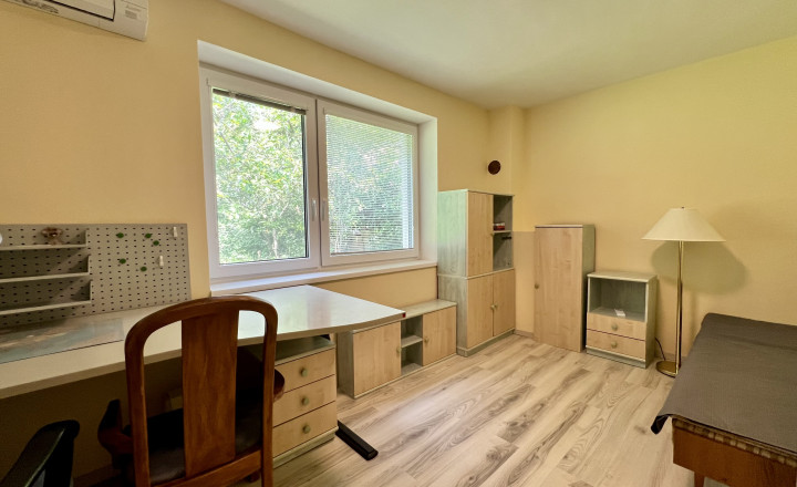 Dvojpodlažný 5- izbový rodinný dom s terasou na prenájom v Karlovej Vsi - fotografia 19
