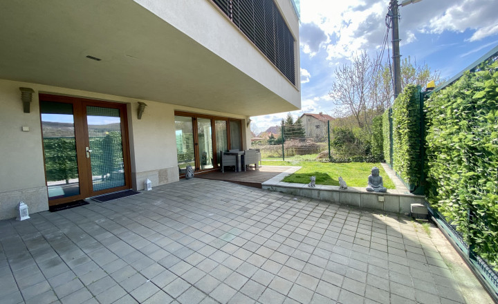 5-room family house, garden, parking, for rent Nové mesto - fotografia 1