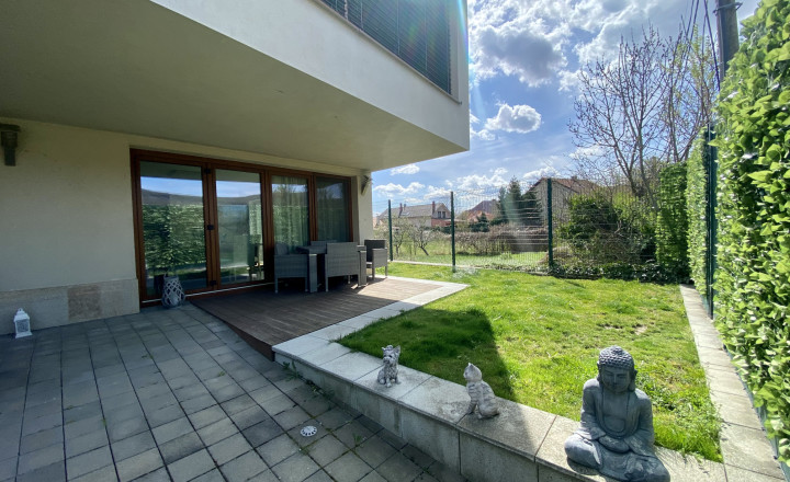 5-room family house, garden, parking, for rent Nové mesto