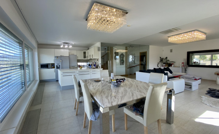 5-room family house, garden, parking, for rent Nové mesto - fotografia 6