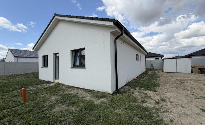 4- izbová NOVOSTAVBA rodinný dom so záhradou v centre nového Hviezdoslavova - fotografia 1