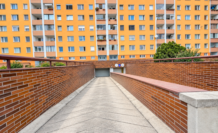 Garážové parkovacie státie 18m2 na prenájom v Ružinove - fotografia 4