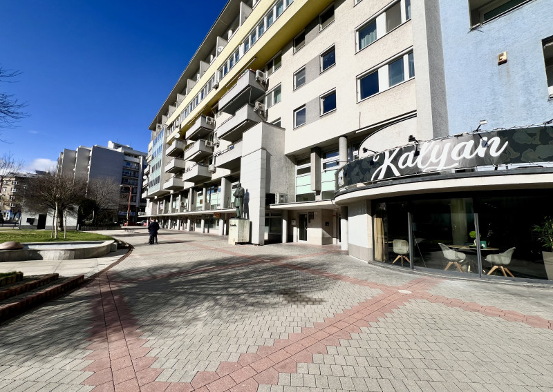 Administratívne priestory s vlastným vchodom, terasou a parkovaním na predaj v Starom meste