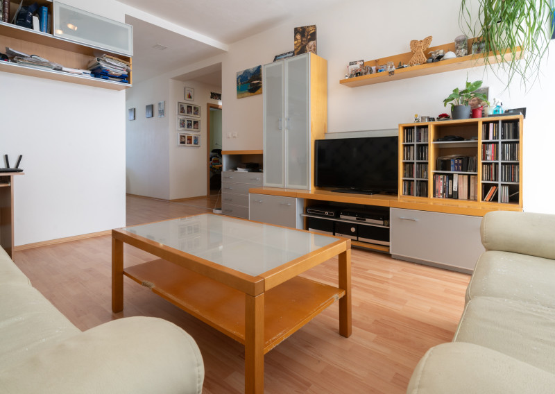 Priestranný 3- izbový byt s balkónom na predaj vo Vrakuni