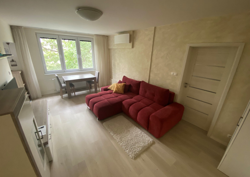 Príjemný 2,5- izbový byt s balkónom na prenájom v Ružinove